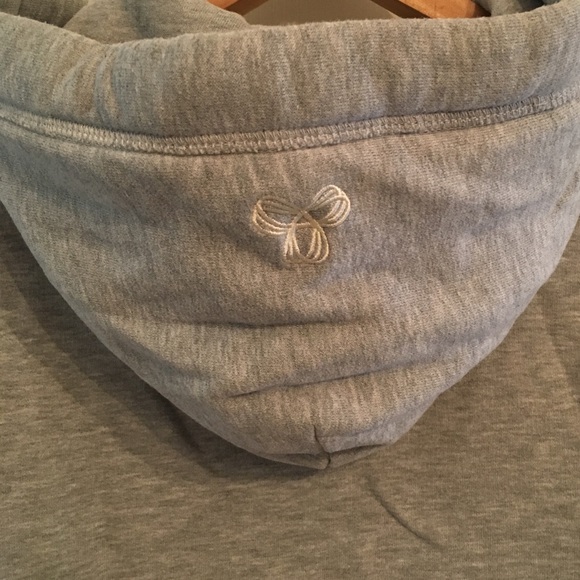 Aritzia TNA comfy hoodie - Picture 4 of 10